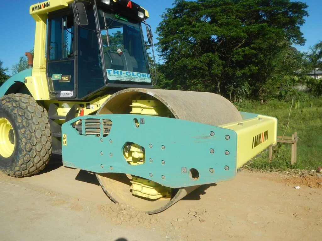 Rodillo compactador Ammann en obra