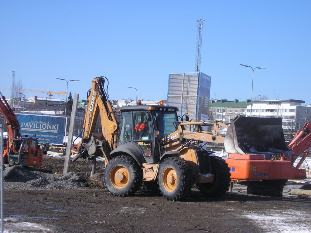 Retroexcavadora en obra de construcción