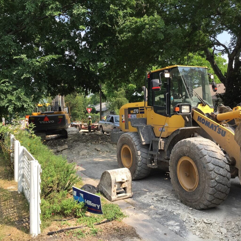 Grúa móvil en proyecto de infraestructura